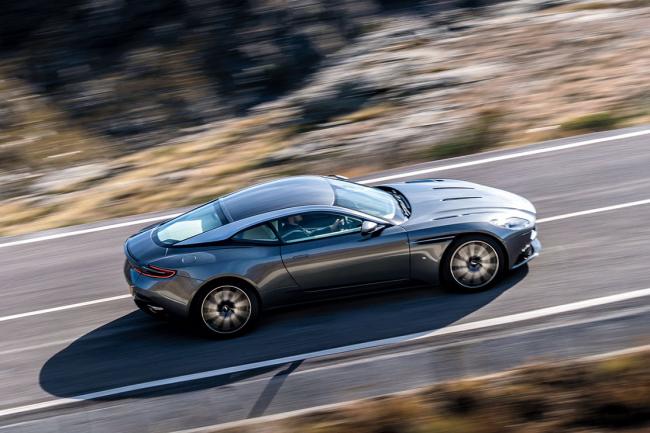 L aston martin db11 se montre en avance 