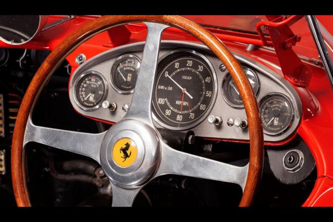 Ferrari 335 s scaglietti un record absolu pour une voiture aux encheres 