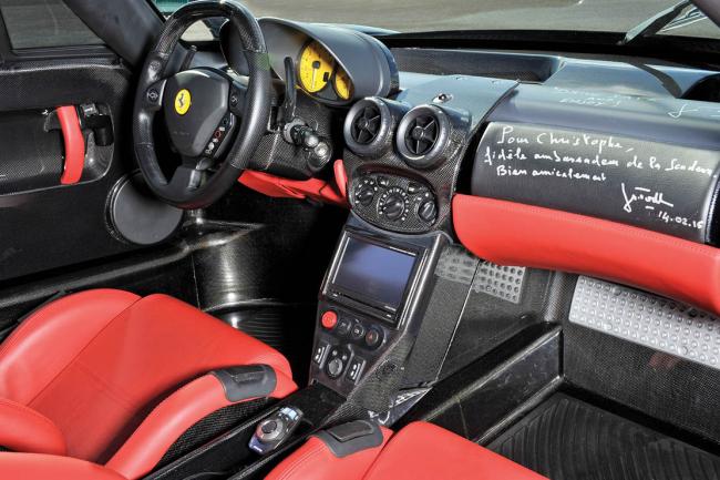 Une ferrari enzo vendue 1 5 million d euros a paris 