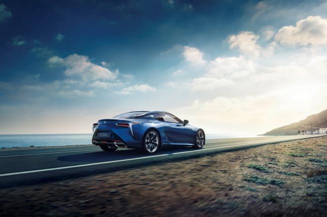 Le lexus lc 500h sort ses griffes a geneve 