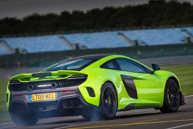 Mclaren 675 lt une version plus extreme a geneve 