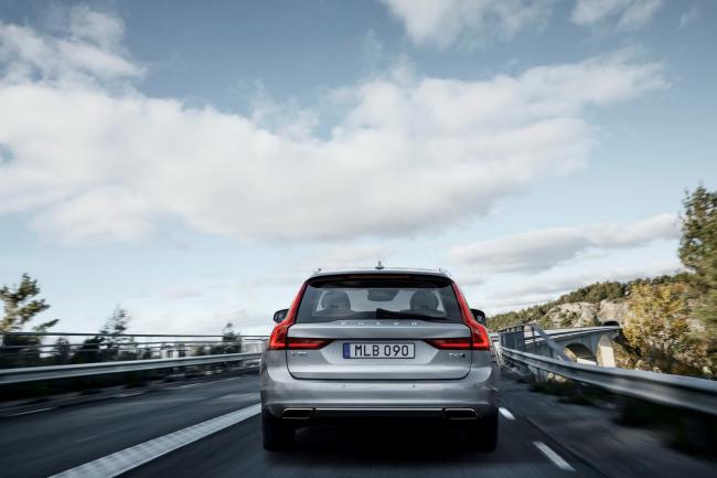 Volvo v90 elegance et traditionnalisme 