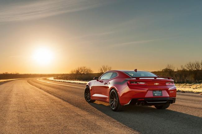 Hennessey lance la chevrolet camaro a 325 km h 