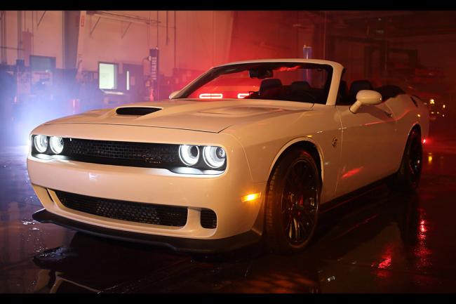 Iverson customs enleve le toit de la dodge challenger hellcat 