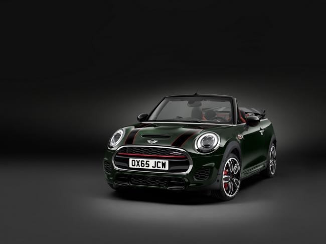 La mini cabrio john cooper works s expose a new york 