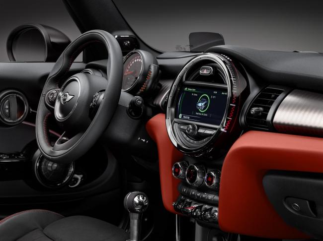 La mini cabrio john cooper works s expose a new york 