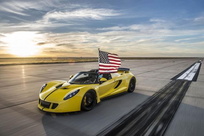 Hennessey venom gt spyder une vitesse de pointe de 427 km h 