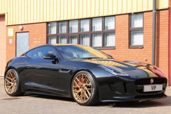 Vip design surcharge la jaguar f type r awd a 659 chevaux 