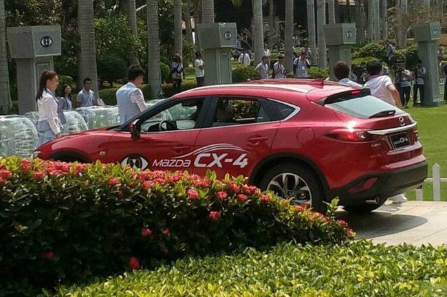 Spyshots le mazda cx 4 a decouvert 