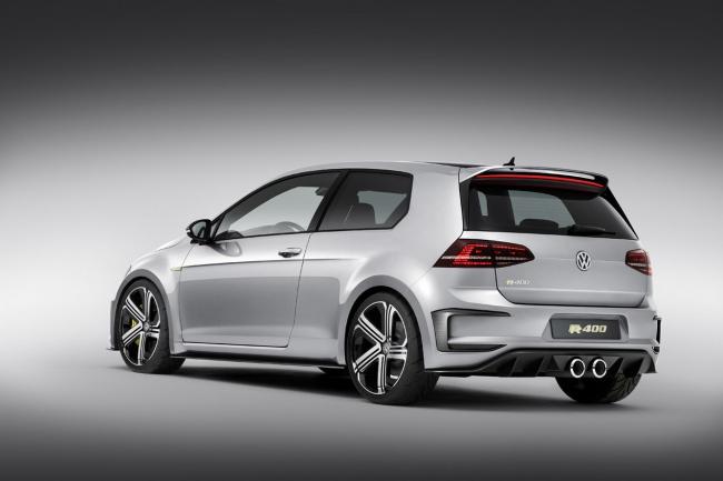 La volkswagen golf r400 sans doute presentee a un festival 