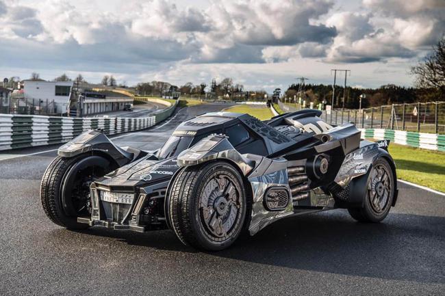 Gumball 3000 le team galag embarque une batmobile inedite 