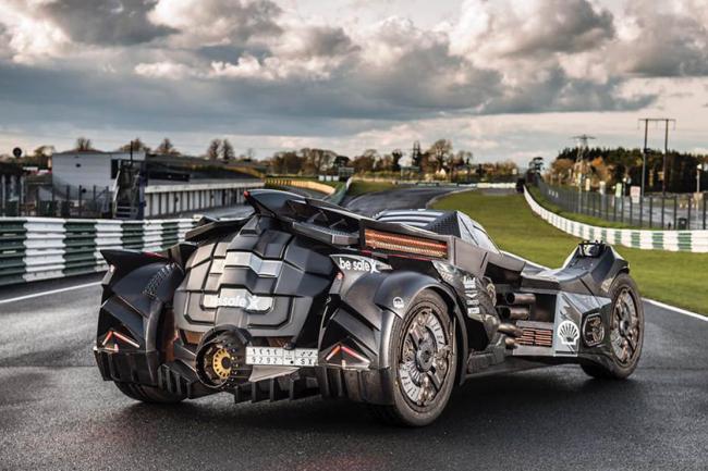 Gumball 3000 le team galag embarque une batmobile inedite 