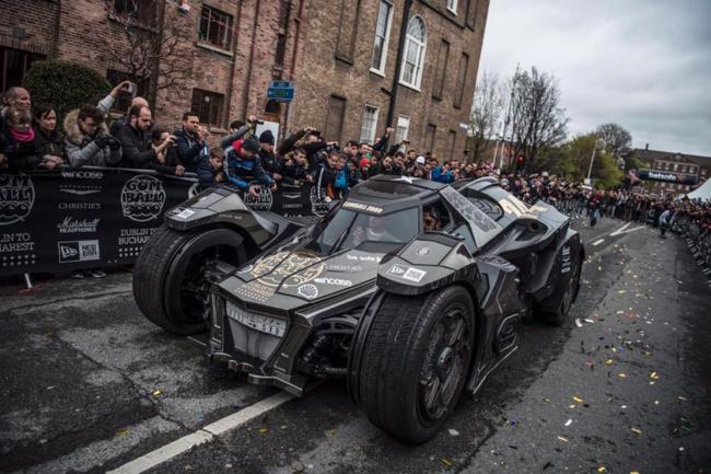 Gumball 3000 le team galag embarque une batmobile inedite 