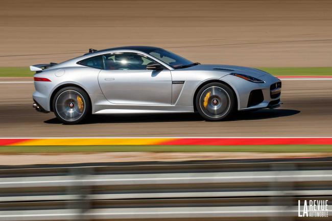 L essai video de la jaguar f type svr sur piste 