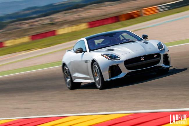 L essai video de la jaguar f type svr sur piste 