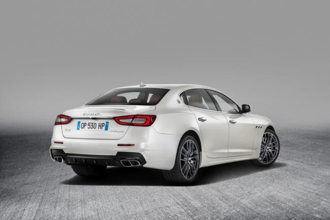 Legeres retouches pour la maserati quattroporte 