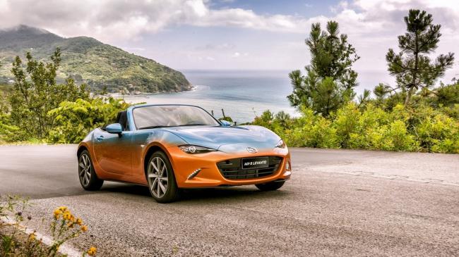 Mazda mx 5 levanto en habits d ete et interieur en jean 