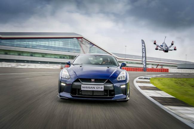 Drone nissan gt r le drone le plus rapide mais pas assez face a la gt r 