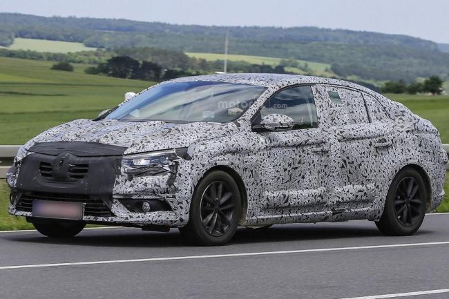 Spyshot renault megane 4 la version berline en approche 