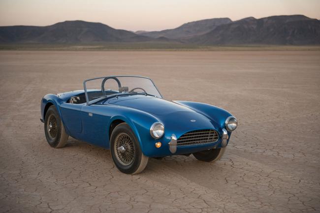 La premiere shelby cobra de l histoire en vente a pebble beach 