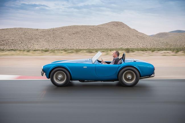 La premiere shelby cobra de l histoire en vente a pebble beach 