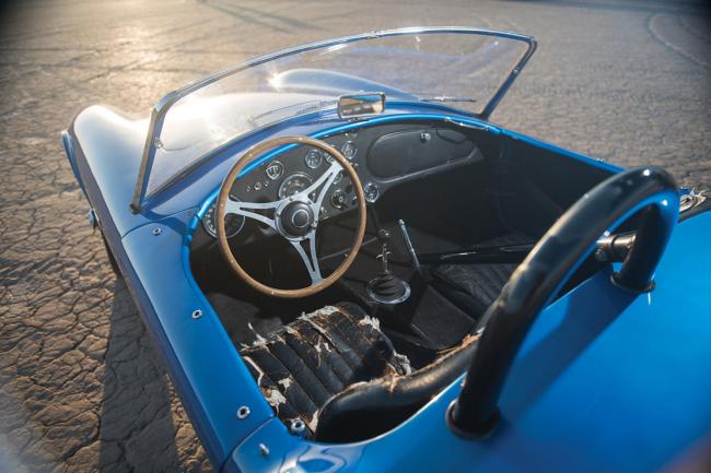 La premiere shelby cobra de l histoire en vente a pebble beach 