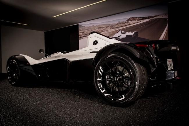 Une carrosserie en graphene pour la bac mono 