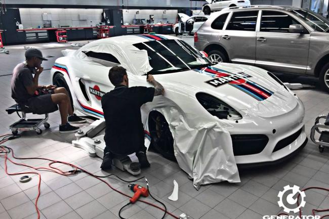 Porsche cayman gt4 martini racing devoir de memoire 