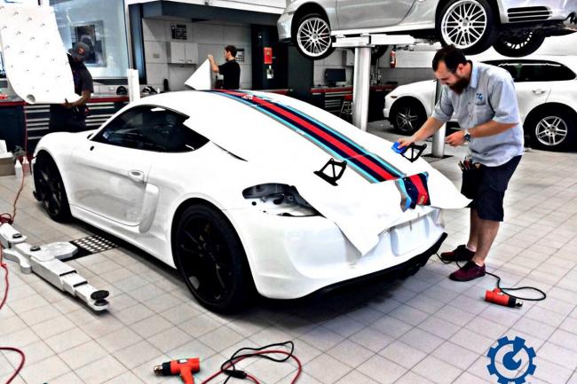 Porsche cayman gt4 martini racing devoir de memoire 