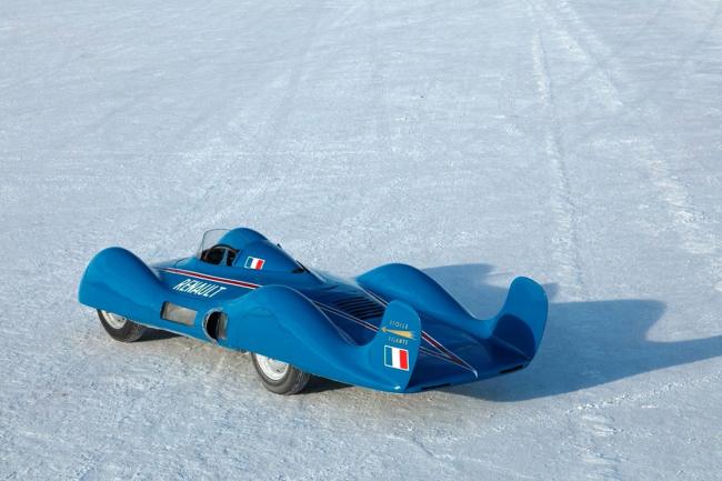 Renault classic a apporte l etoile filante et la dauphine a bonneville 