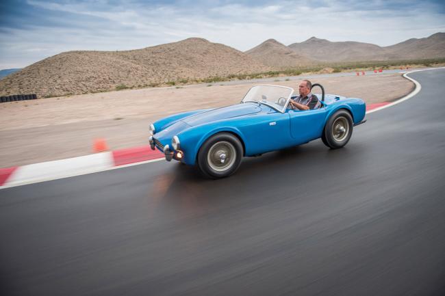 La premiere shelby cobra devient l americaine la plus chere de l histoire 