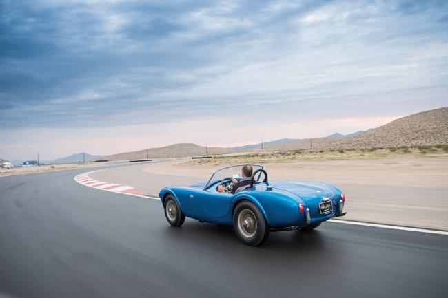 La premiere shelby cobra devient l americaine la plus chere de l histoire 