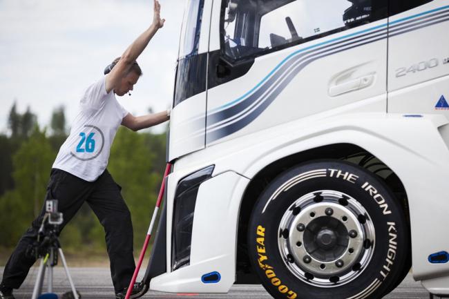 Volvo decroche deux records du monde de vitesse en camion 