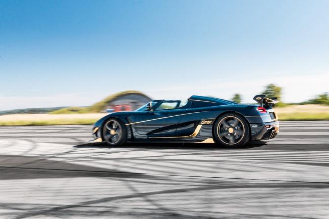 Naraya une koenigsegg agera rs decoree a l or 18 carats 