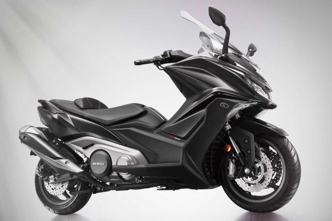 Kymco ak 550 un scooter aux dents longues 