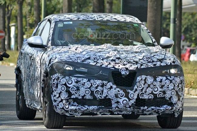 Spyshot alfa romeo stelvio le v6 quadrifoglio semble au programme 