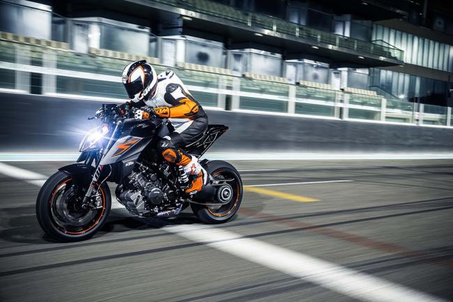 Ktm super duke r 2017 encore plus sportive 