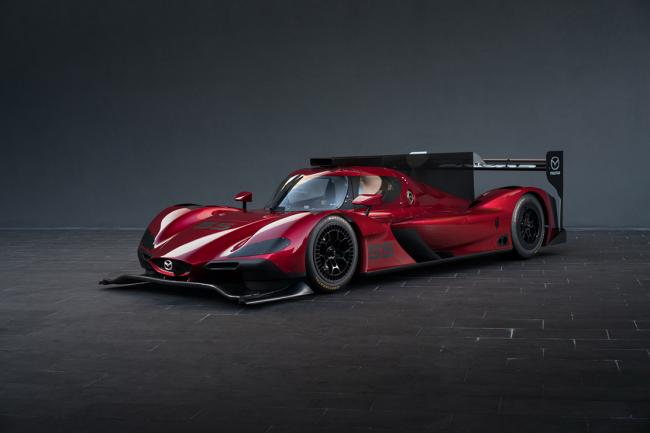 Mazda rt24 p en route pour les 24 heures de daytona 