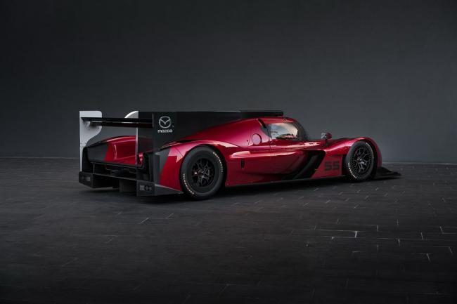 Mazda rt24 p en route pour les 24 heures de daytona 