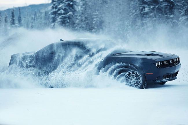 Dodge challenger awd la muscle car peut aller a la neige 