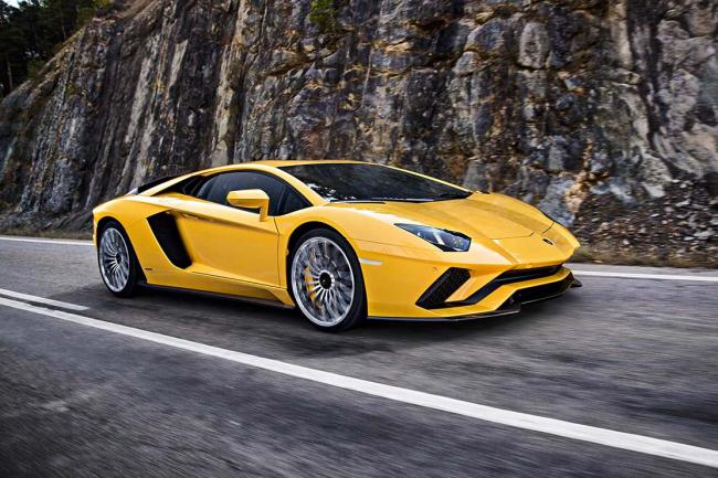 Lamborghini aventador s 740 ch et quatre roues directrices 