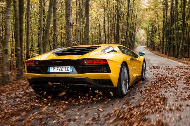 Lamborghini aventador s 740 ch et quatre roues directrices 