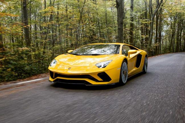 Lamborghini aventador s 740 ch et quatre roues directrices 