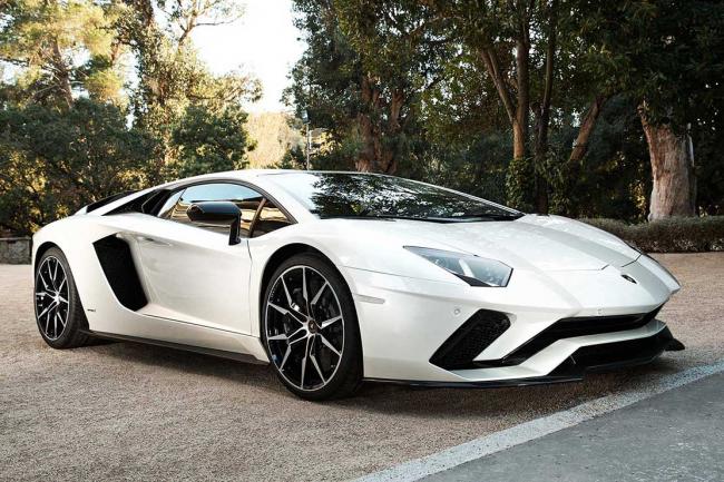 Lamborghini aventador s 740 ch et quatre roues directrices 