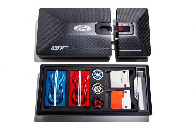 Un coffret unique offert aux acheteurs de la ford gt 