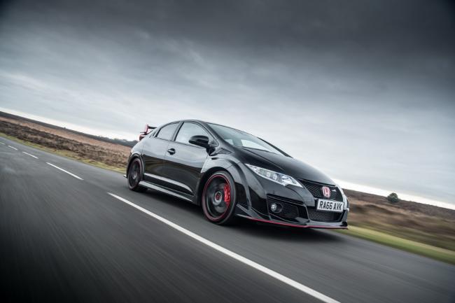 Honda civic type r une black edition pour boucler la boucle 