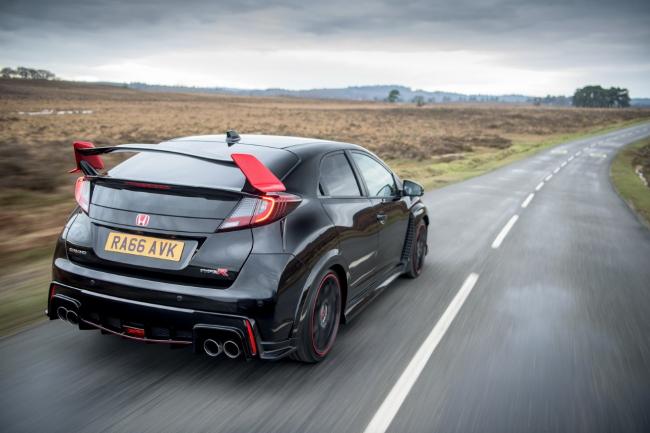 Honda civic type r une black edition pour boucler la boucle 