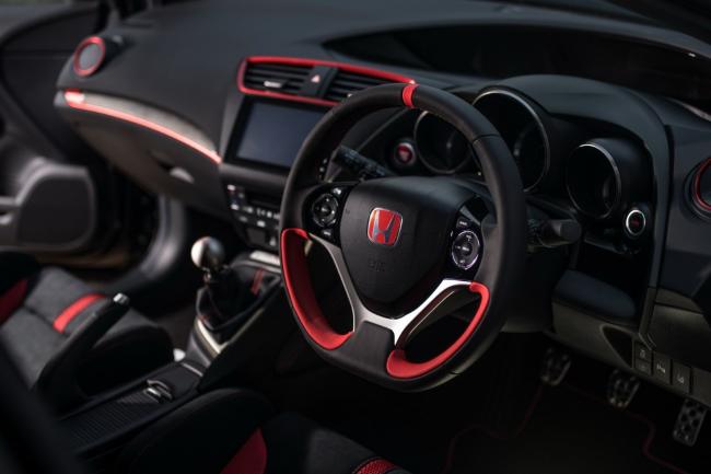 Honda civic type r une black edition pour boucler la boucle 