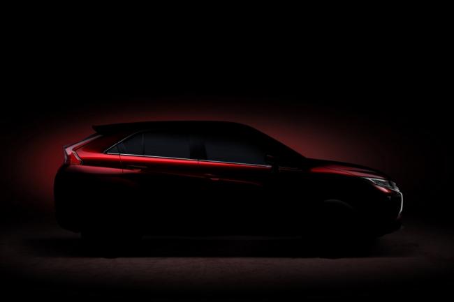 Premier teaser pour le nouveau suv compact de mitsubishi 