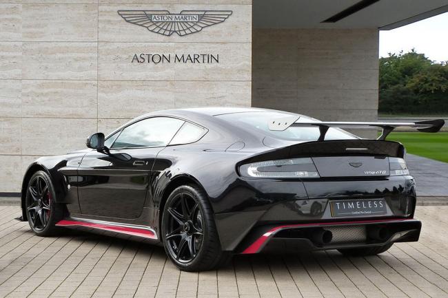 Une aston martin vantage gt8 affichee au prix fort 